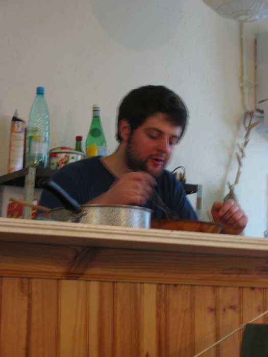 Yvan déjeune