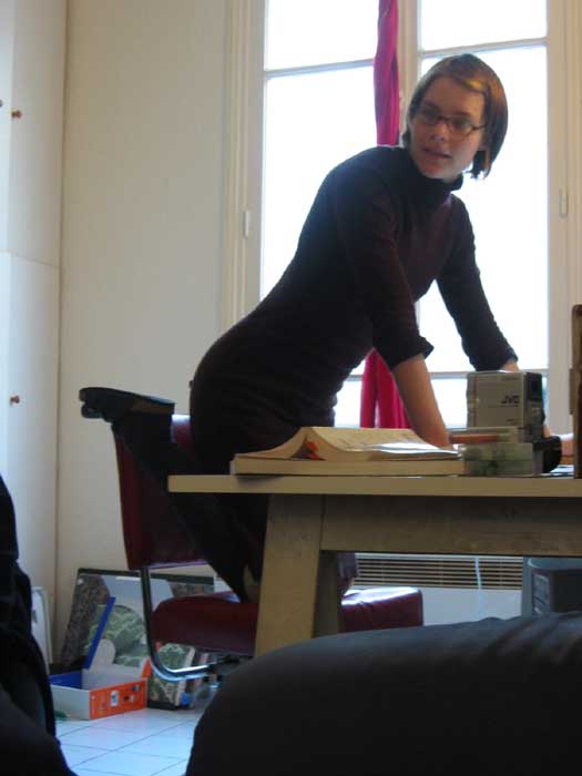 Mohini SUR sa chaise