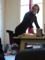 Mohini SUR sa chaise